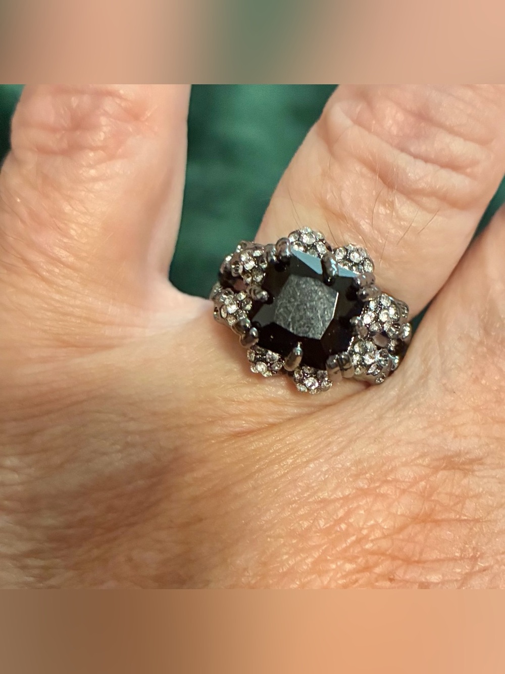 Black Stone Cluster Skull Ring Dark Silver Tone Metal Rhinestone Size 7.5